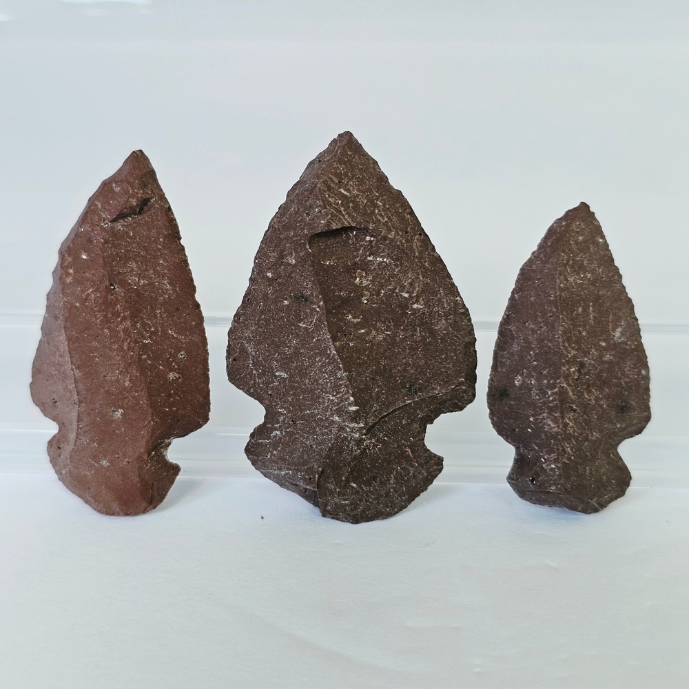 Vintage Stone Arrowhead Set 3pc Red Brown Knapped Side Notched Artifact Style